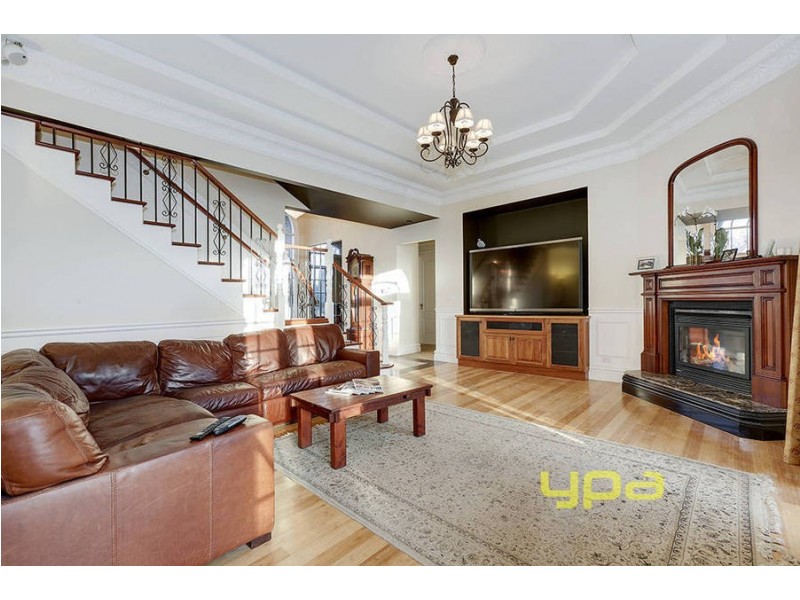 6 Lonsdale Court, Caroline Springs VIC 3023