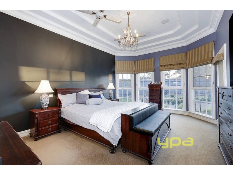 6 Lonsdale Court, Caroline Springs VIC 3023