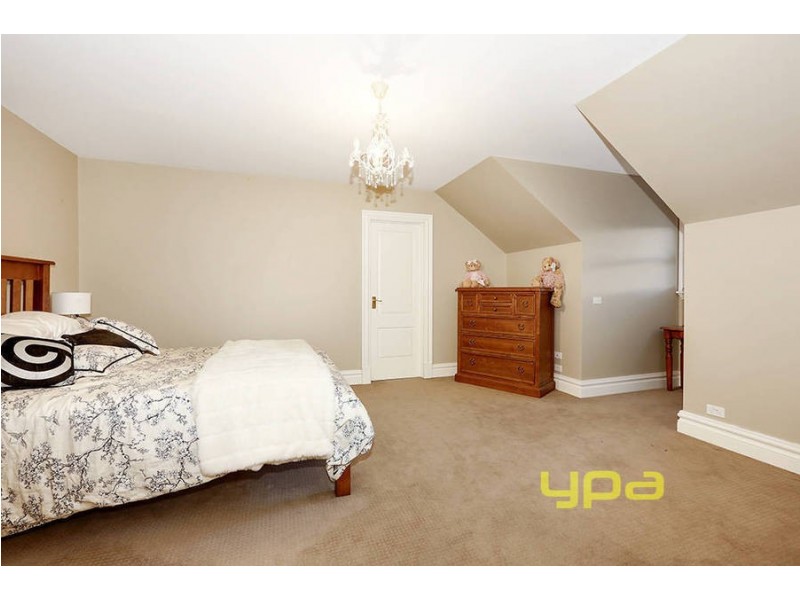 6 Lonsdale Court, Caroline Springs VIC 3023