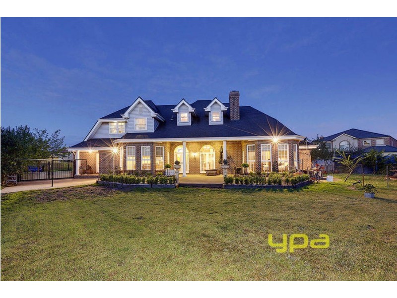 6 Lonsdale Court, Caroline Springs VIC 3023