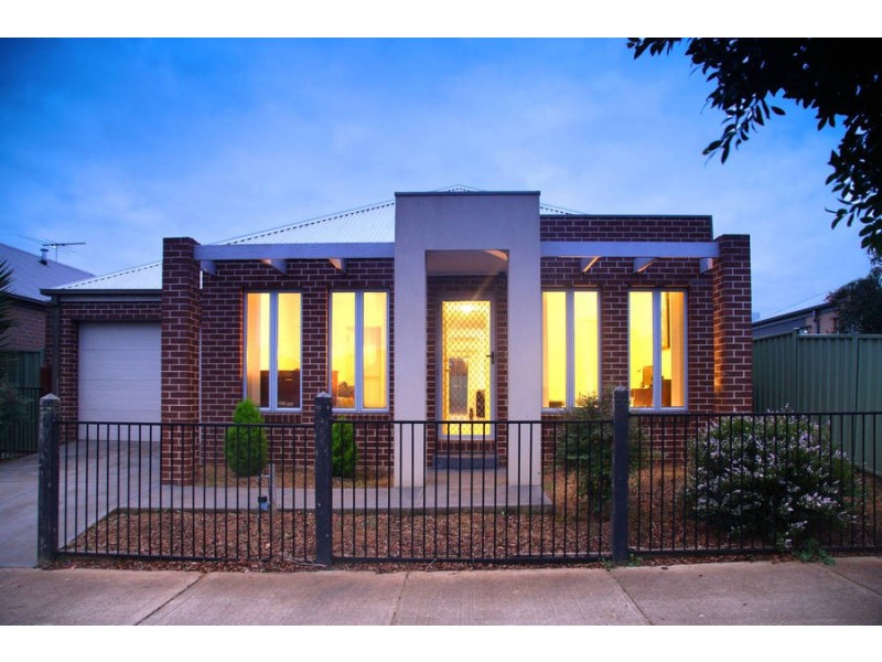 25 Kunuka Circuit, Caroline Springs VIC 3023