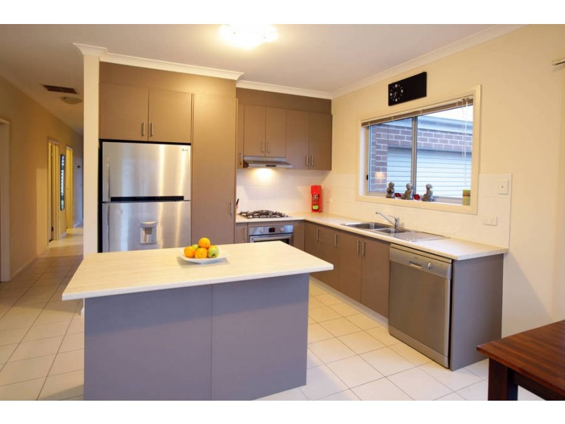 25 Kunuka Circuit, Caroline Springs VIC 3023