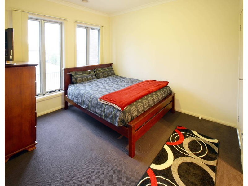25 Kunuka Circuit, Caroline Springs VIC 3023