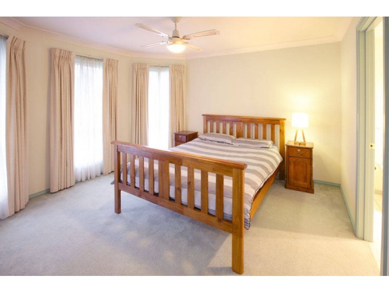 24 Daylesford Terrace, Caroline Springs VIC 3023