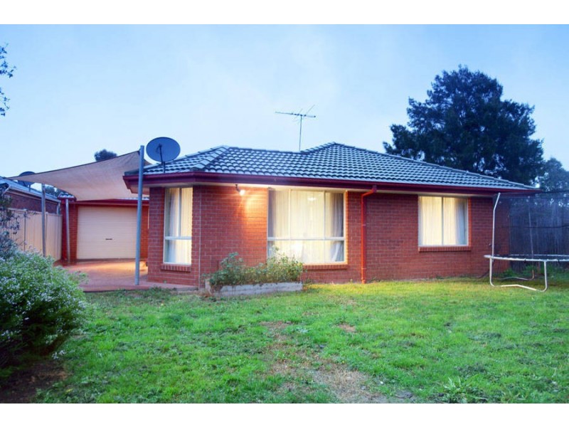 24 Daylesford Terrace, Caroline Springs VIC 3023