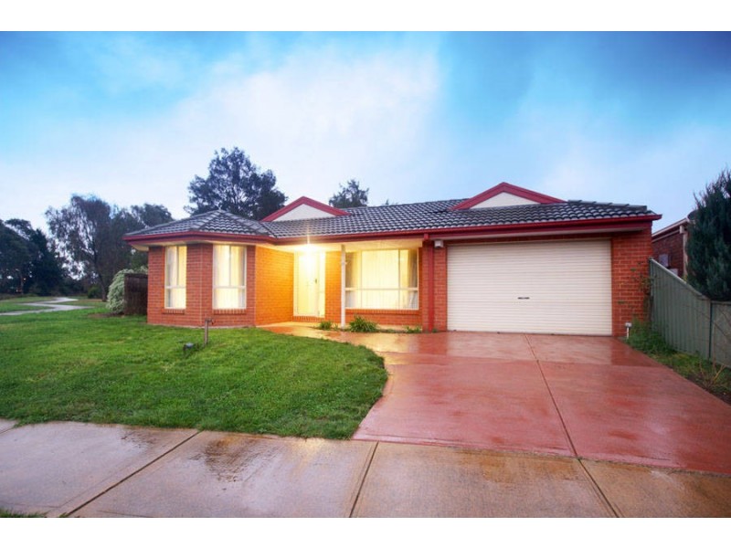 24 Daylesford Terrace, Caroline Springs VIC 3023