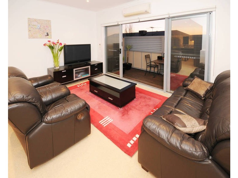 4/4 Hopetoun Green, Caroline Springs VIC 3023