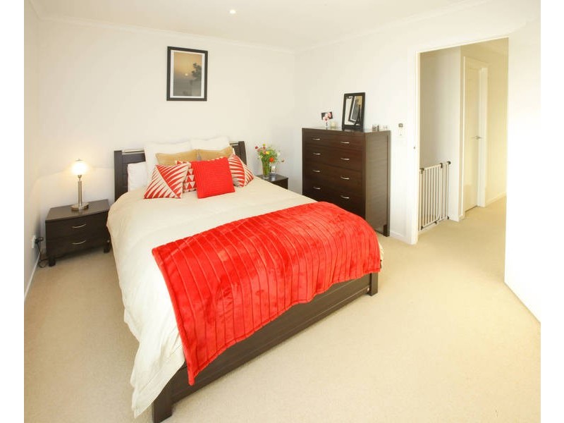 4/4 Hopetoun Green, Caroline Springs VIC 3023