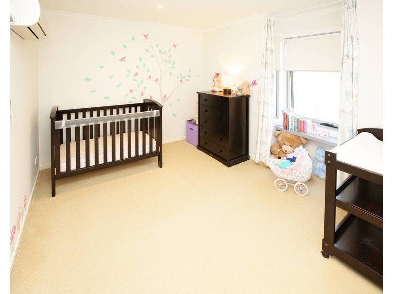 4/4 Hopetoun Green, Caroline Springs VIC 3023