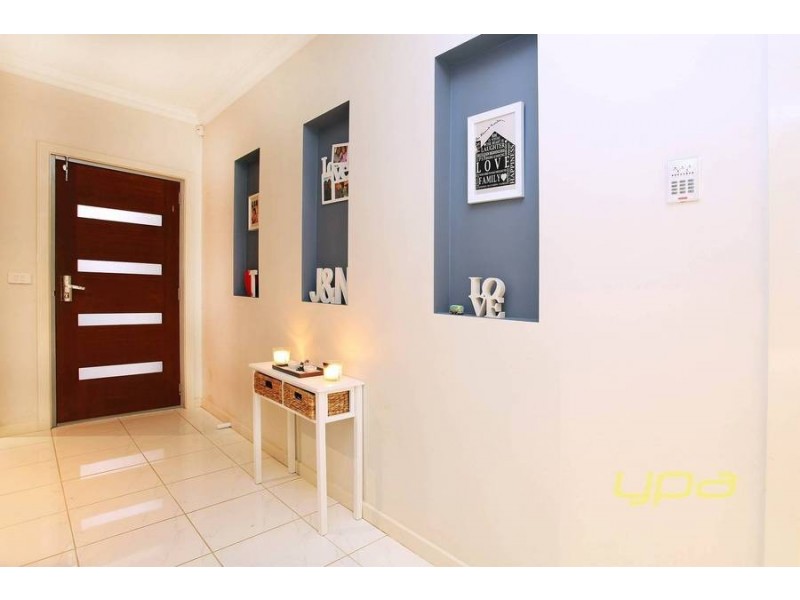 14 Barrington Circuit, Caroline Springs VIC 3023