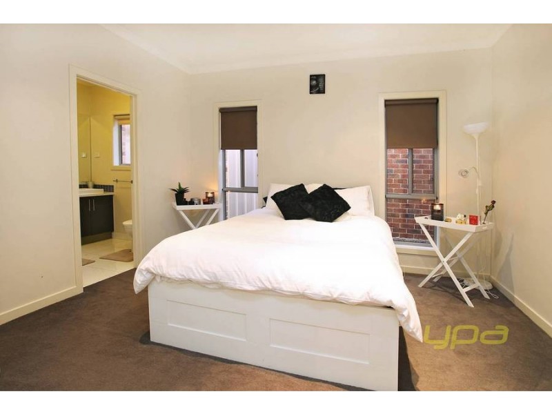 14 Barrington Circuit, Caroline Springs VIC 3023