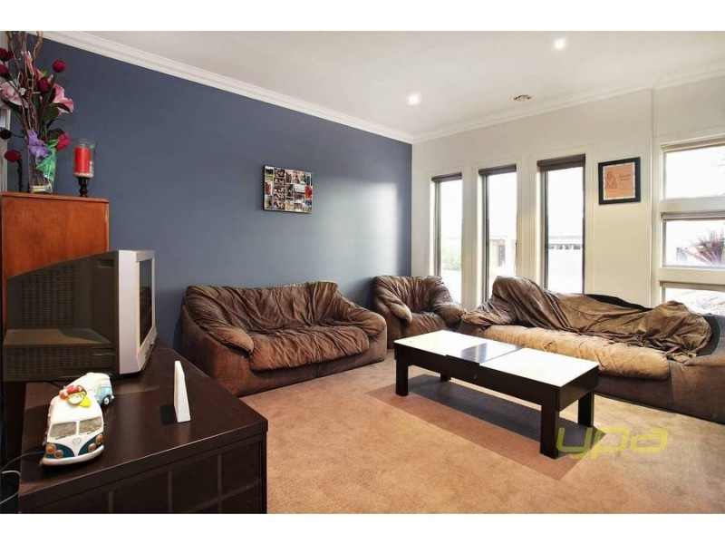 14 Barrington Circuit, Caroline Springs VIC 3023