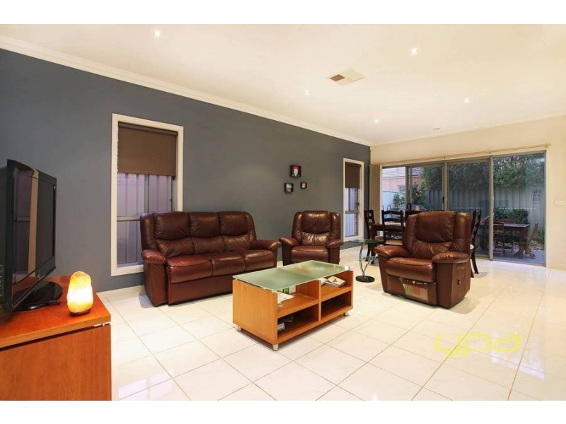 14 Barrington Circuit, Caroline Springs VIC 3023