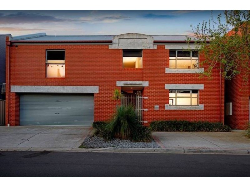 8 Beacon Lane, Caroline Springs VIC 3023