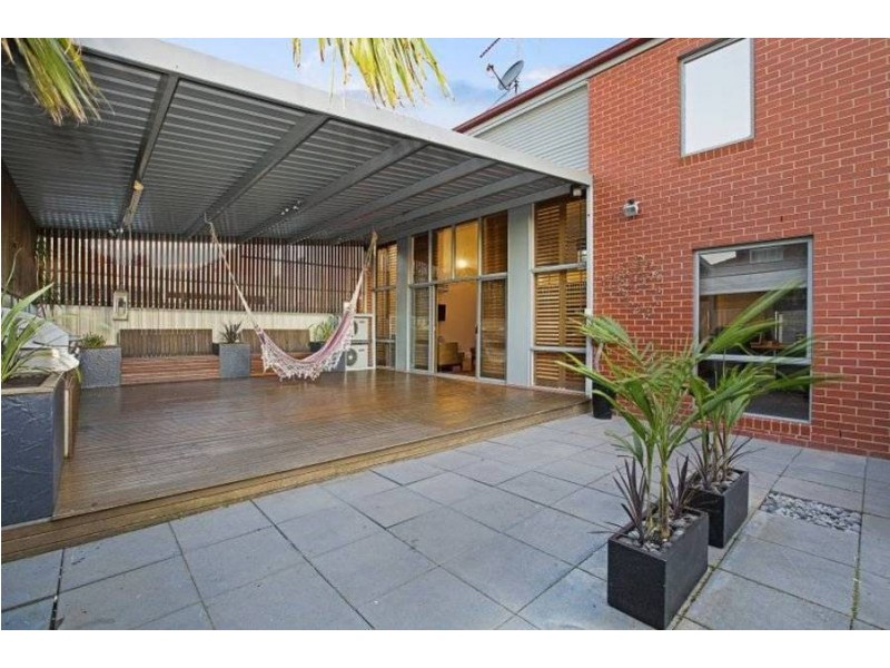 8 Beacon Lane, Caroline Springs VIC 3023