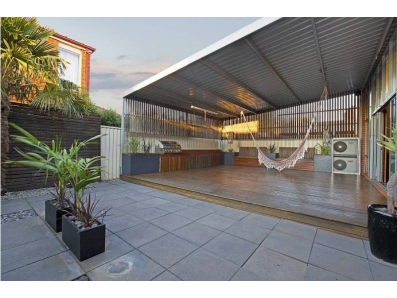 8 Beacon Lane, Caroline Springs VIC 3023