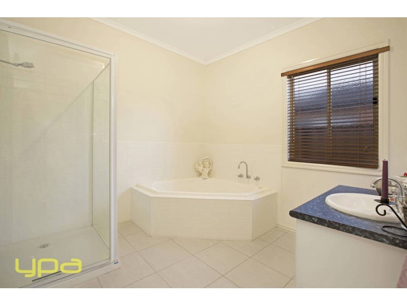 9 West Highland Drive, Burnside Heights VIC 3023
