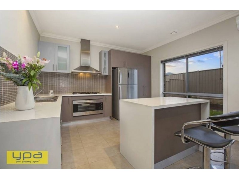 99 Oakview Parade, Caroline Springs VIC 3023