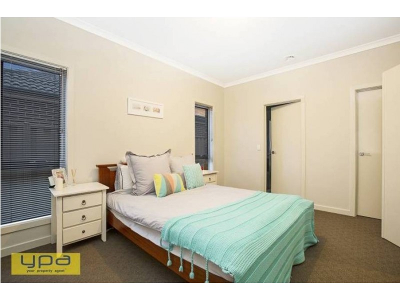 99 Oakview Parade, Caroline Springs VIC 3023