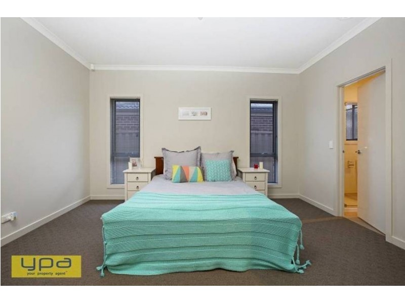 99 Oakview Parade, Caroline Springs VIC 3023