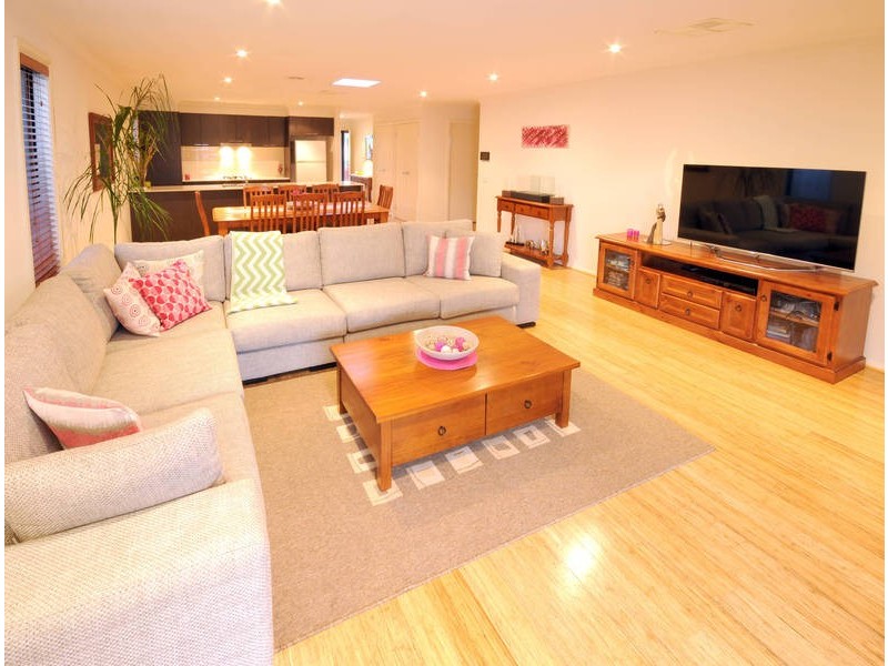 13 Belleville Close, Burnside Heights VIC 3023