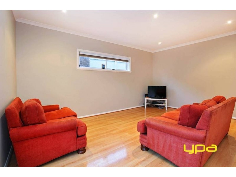 3 Hawksbury Green, Caroline Springs VIC 3023