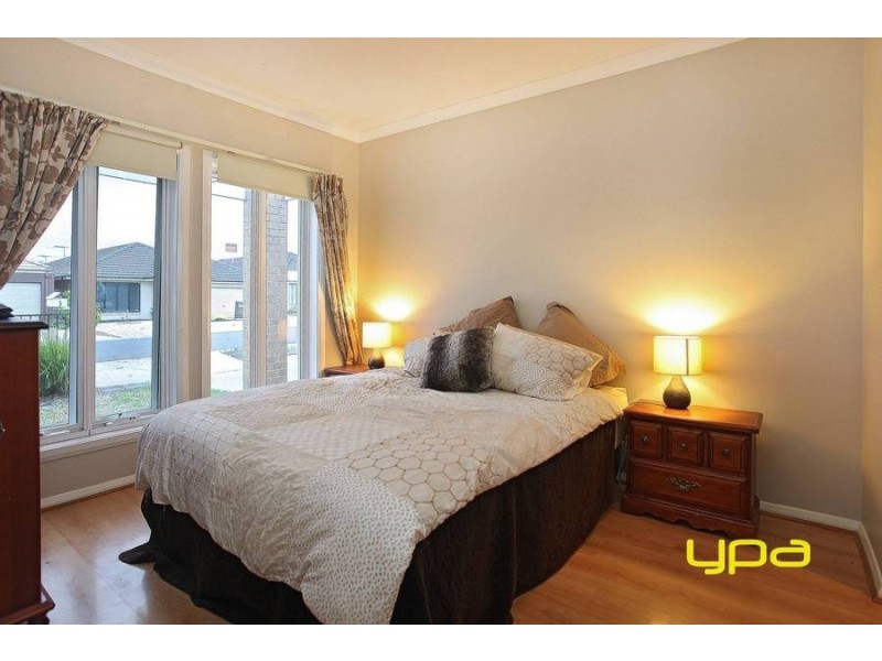 3 Hawksbury Green, Caroline Springs VIC 3023