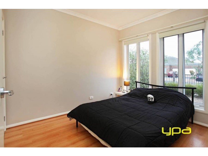 3 Hawksbury Green, Caroline Springs VIC 3023