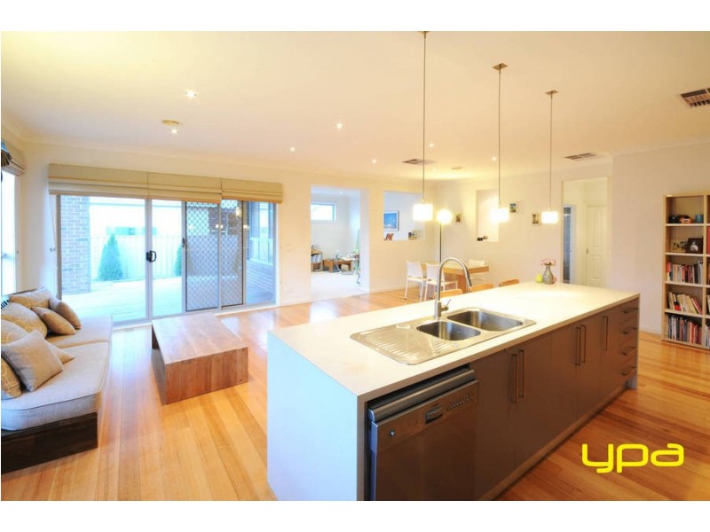 2 Weigall Close, Caroline Springs VIC 3023