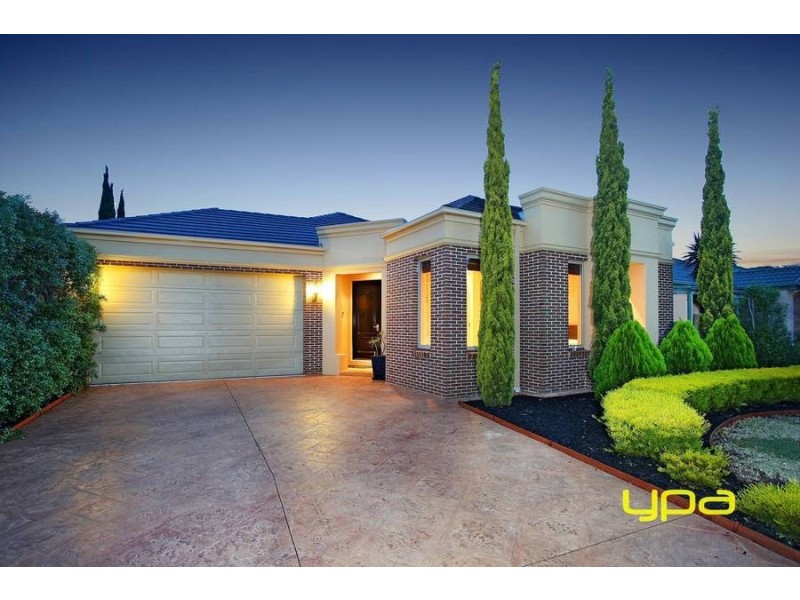 13 Blenheim Way, Caroline Springs VIC 3023