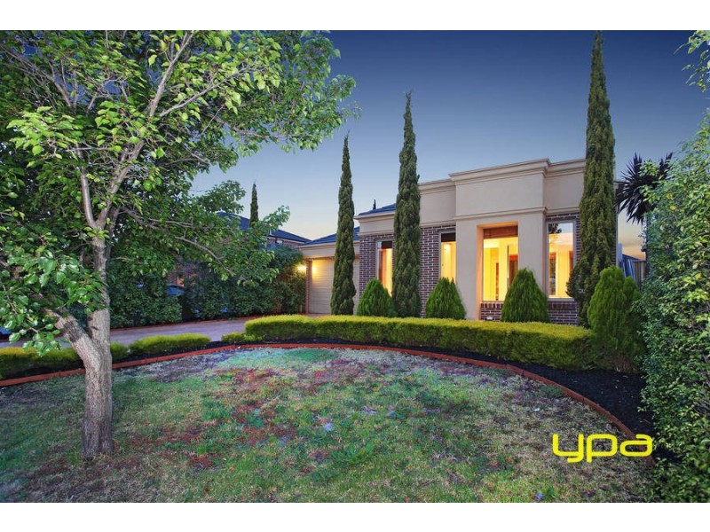 13 Blenheim Way, Caroline Springs VIC 3023