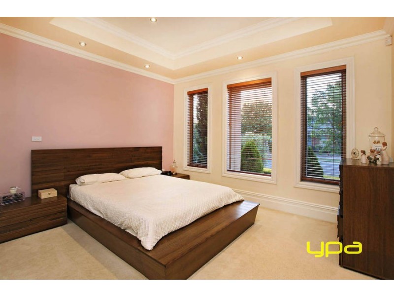 13 Blenheim Way, Caroline Springs VIC 3023