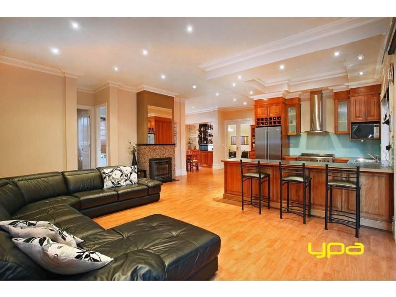 13 Blenheim Way, Caroline Springs VIC 3023