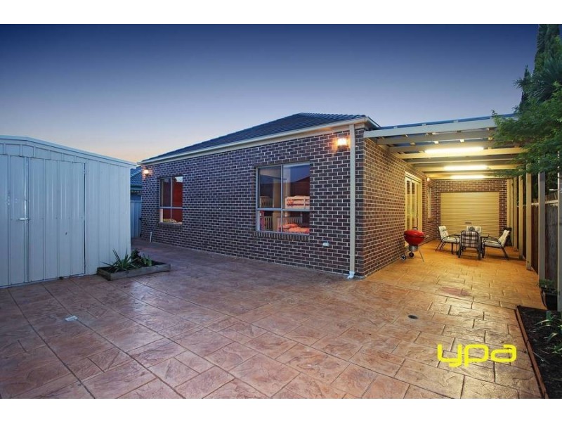 13 Blenheim Way, Caroline Springs VIC 3023