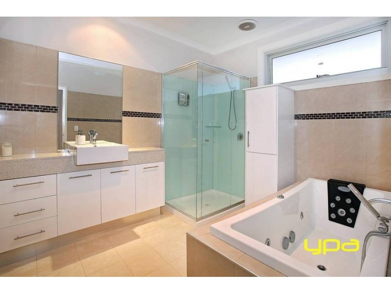 20 Highbury Close, Caroline Springs VIC 3023