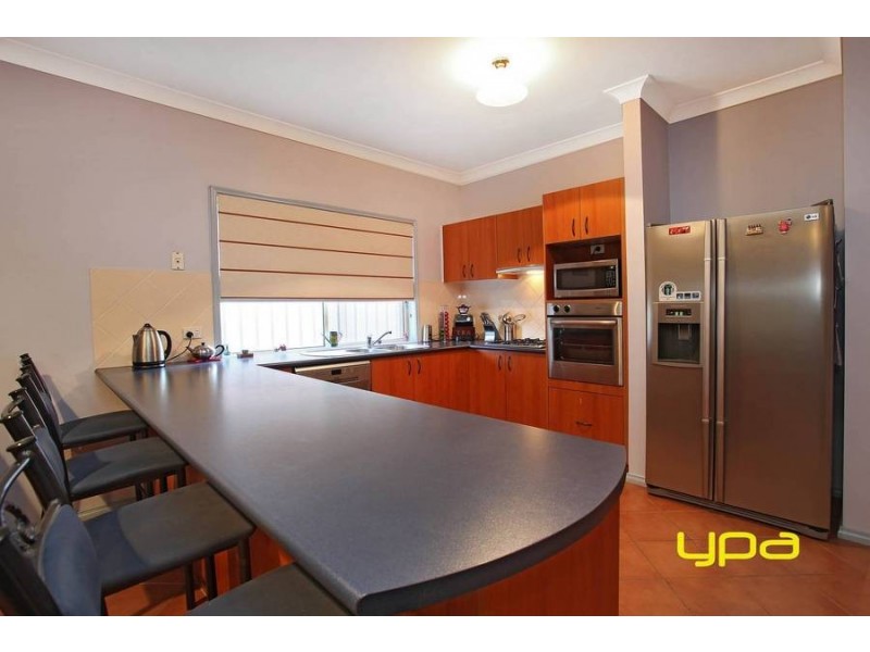 5 Hammersley Place, Caroline Springs VIC 3023