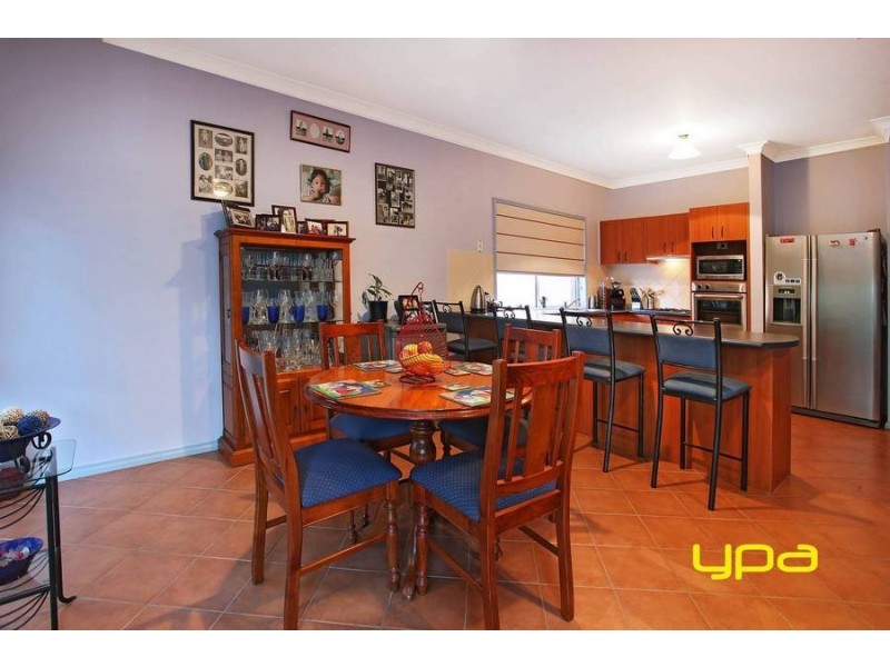 5 Hammersley Place, Caroline Springs VIC 3023