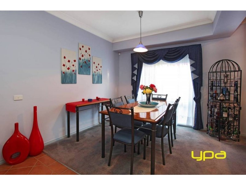 5 Hammersley Place, Caroline Springs VIC 3023