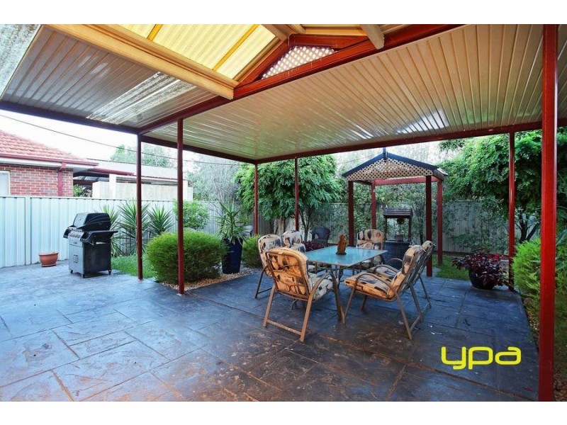 5 Hammersley Place, Caroline Springs VIC 3023