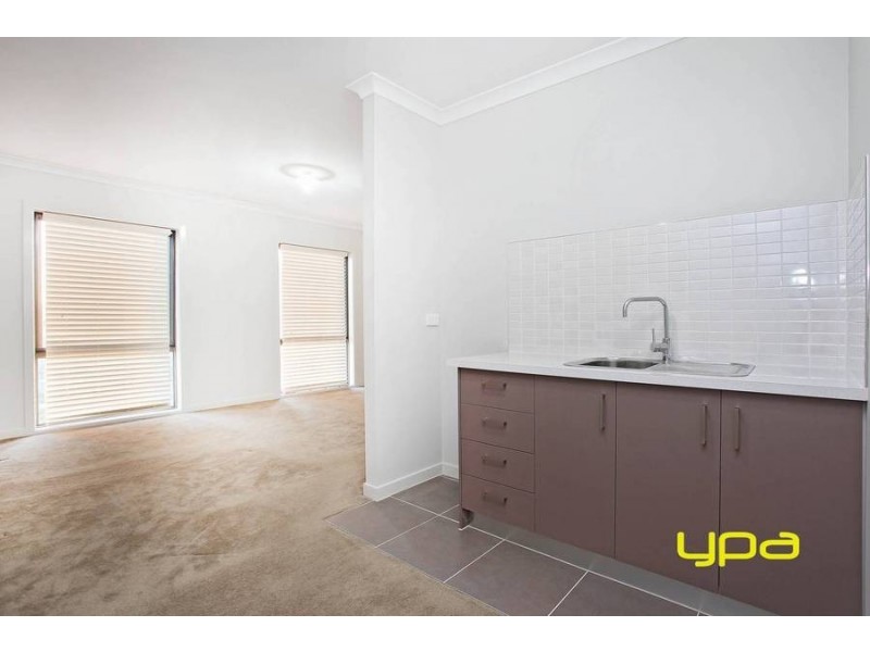 54 Commercial Road, Caroline Springs VIC 3023