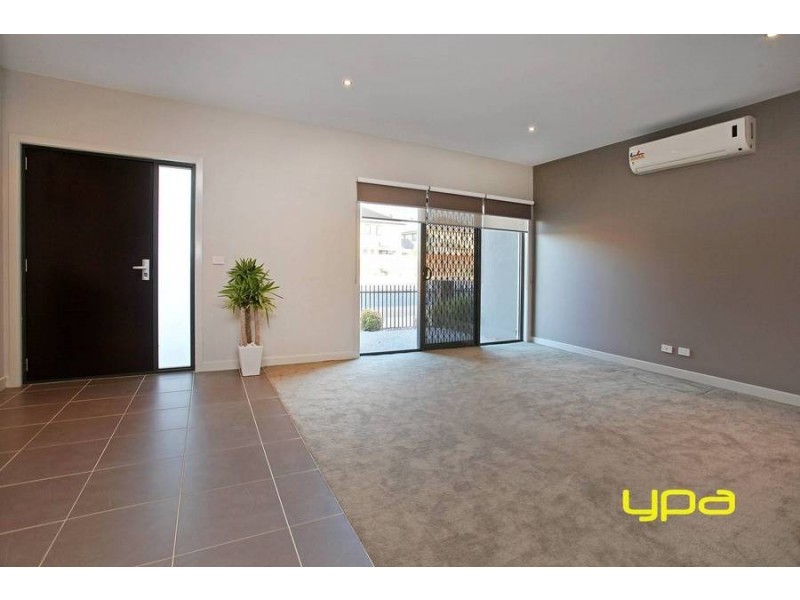 54 Commercial Road, Caroline Springs VIC 3023