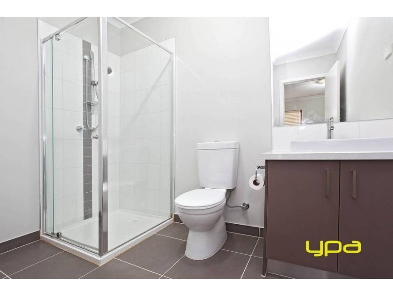 54 Commercial Road, Caroline Springs VIC 3023