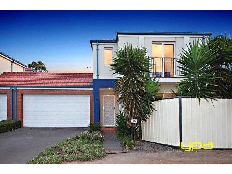 3/4 Landers Court, Caroline Springs VIC 3023