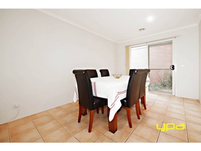 3/4 Landers Court, Caroline Springs VIC 3023