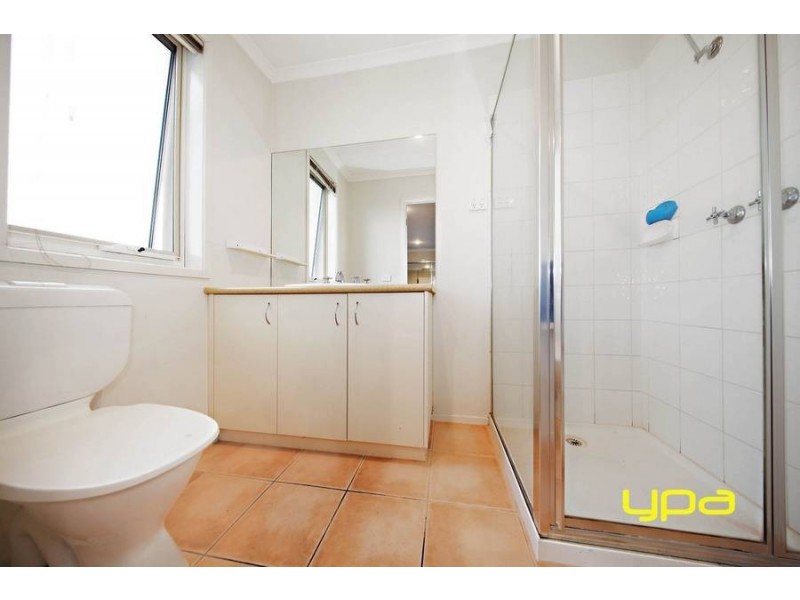 3/4 Landers Court, Caroline Springs VIC 3023