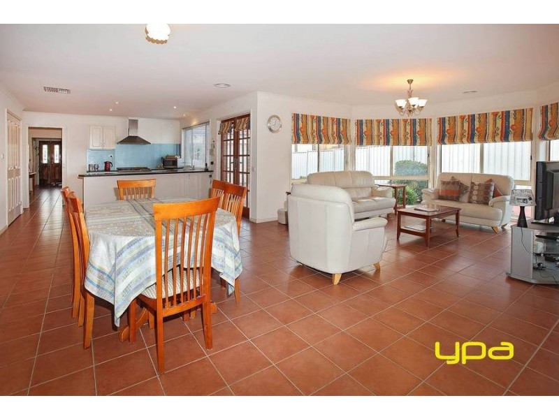 23 Springfield Close, Caroline Springs VIC 3023