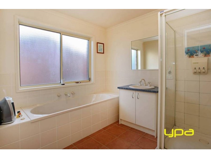 23 Springfield Close, Caroline Springs VIC 3023