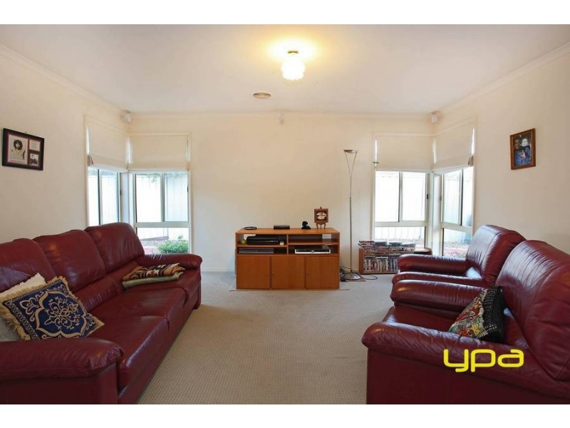 23 Springfield Close, Caroline Springs VIC 3023