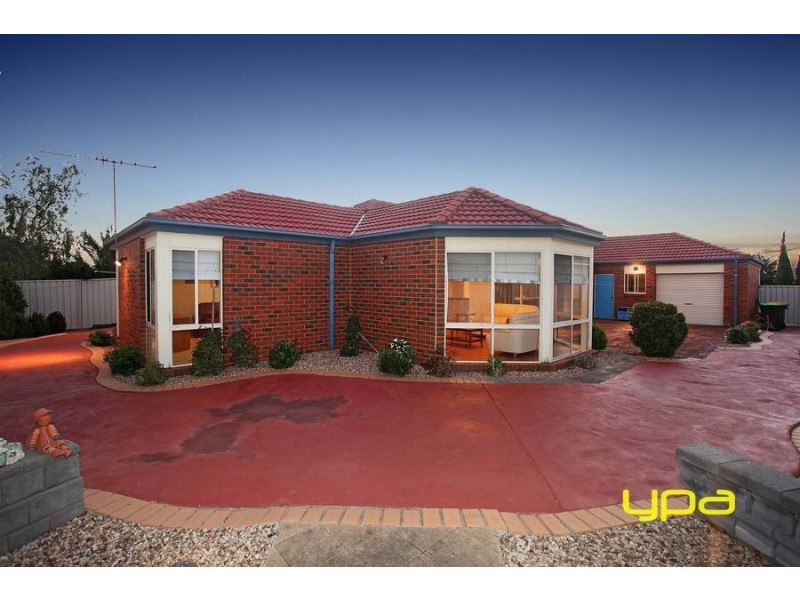 23 Springfield Close, Caroline Springs VIC 3023