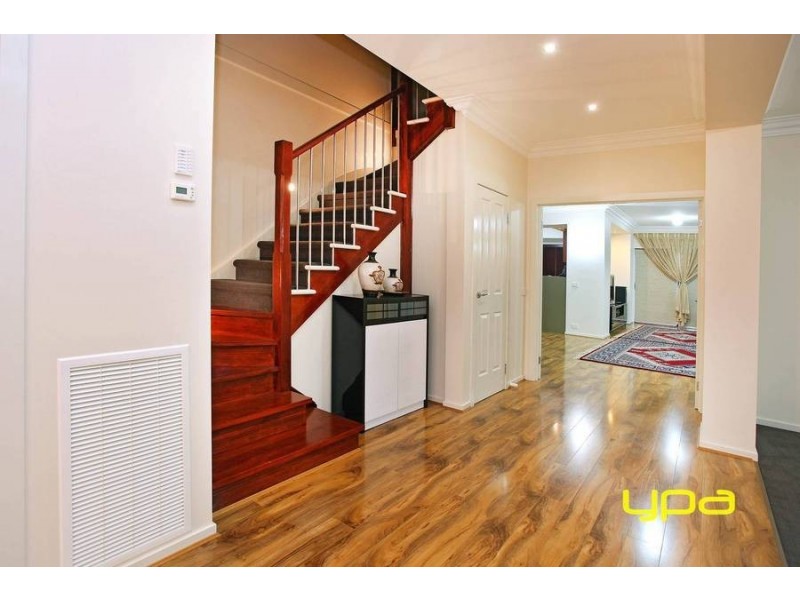 4 Briar Valley Rise, Caroline Springs VIC 3023